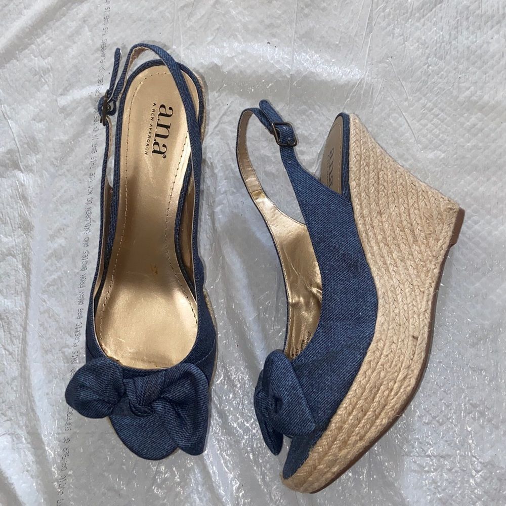 Ana A new approach shoes size 10 never used no tag